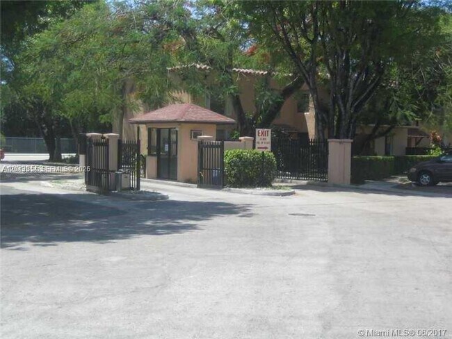 Building Photo - 10794 N Kendall Dr