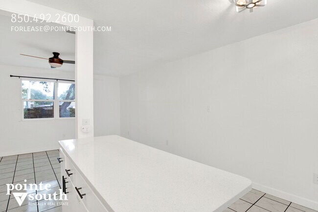 Building Photo - 208 E 22nd Ave