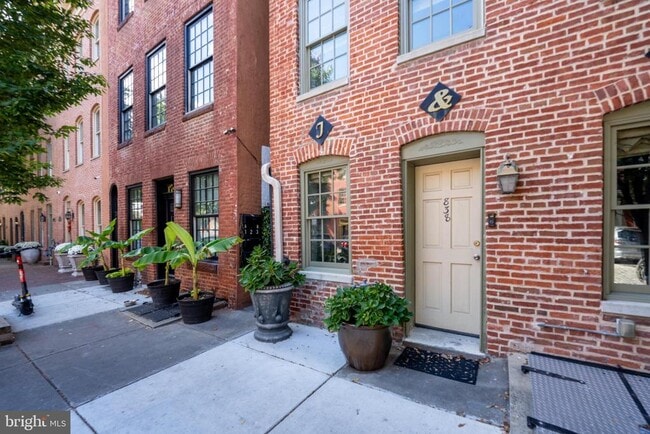 Primary Photo - 838 S Bond St
