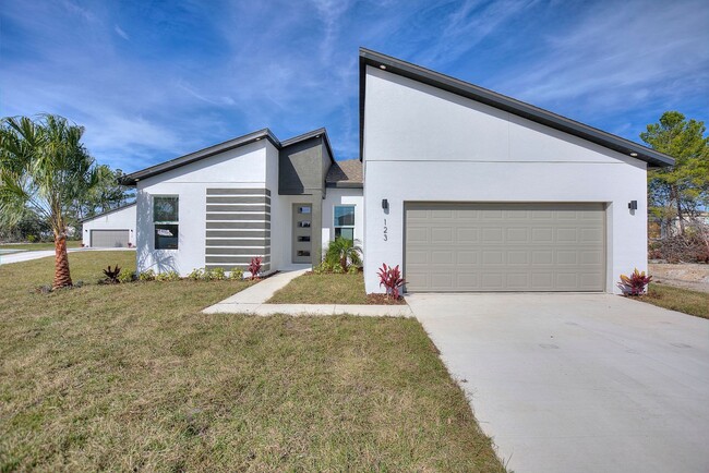 Building Photo - 123 Tulip Ln