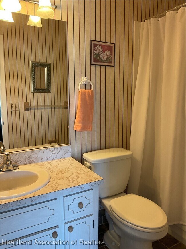 Building Photo - 3641 Edgewater Dr