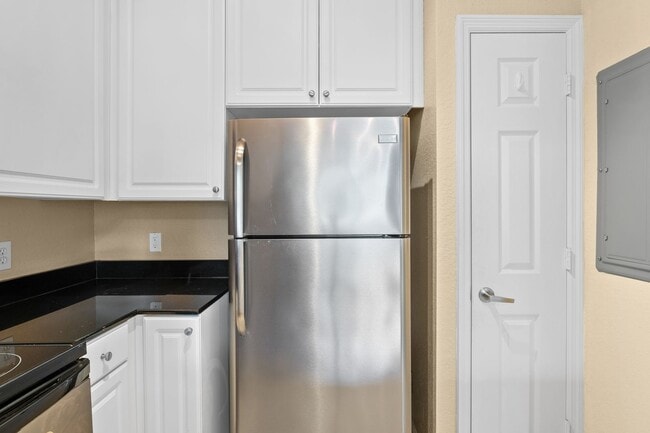 Building Photo - Gated Community!