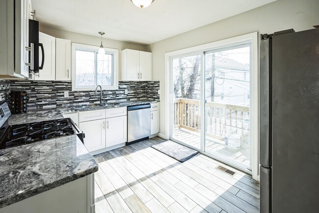 Building Photo - 10 Clapp St