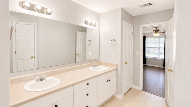 Building Photo - 1248 Jefferyscot Dr