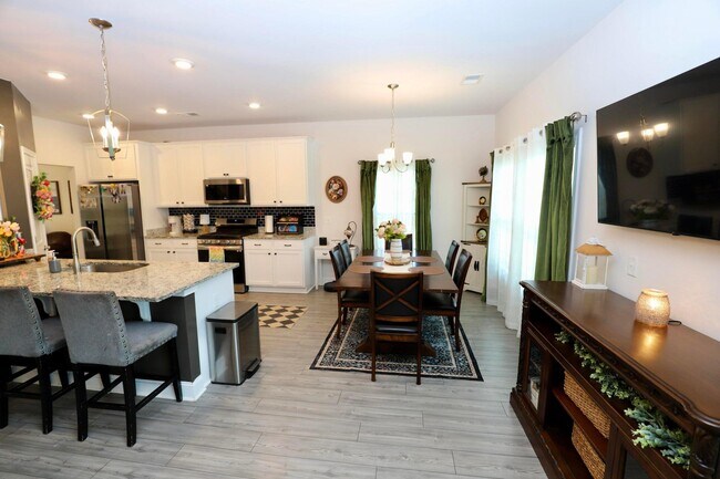 Building Photo - 835 Curlew Cir