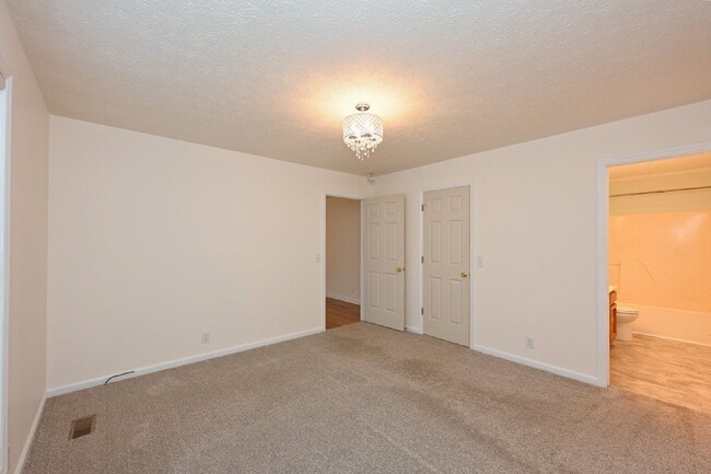 Building Photo - Car-free convenience! Modern 3 Bed Home Minutes from Downtown Gallatin