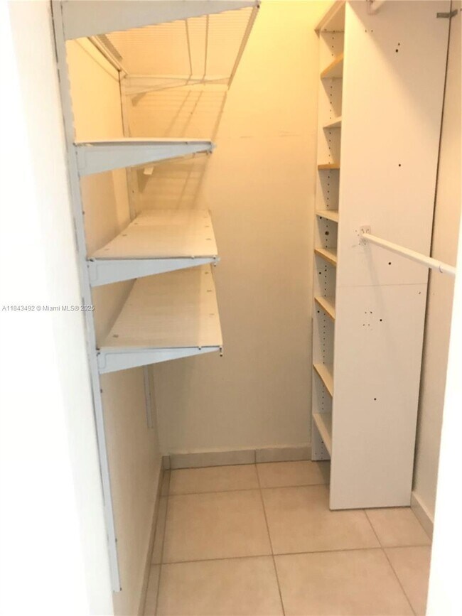 Building Photo - 10525 SW 77th Ct