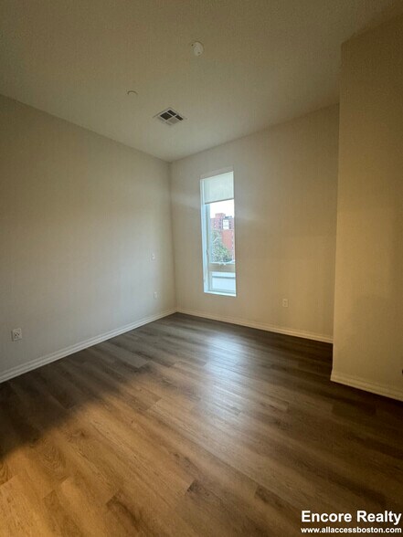 Building Photo - 4 Washington St