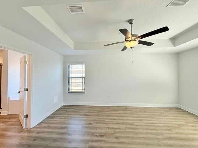 Building Photo - 4-Bedroom Craftsman Style Home - Winners Gait