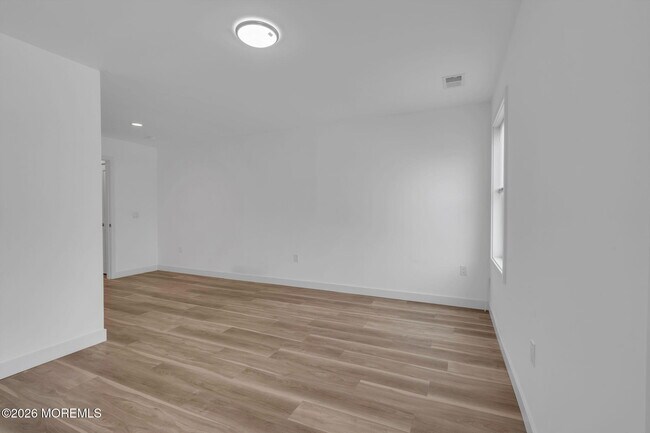 Building Photo - 45 Borden Ave