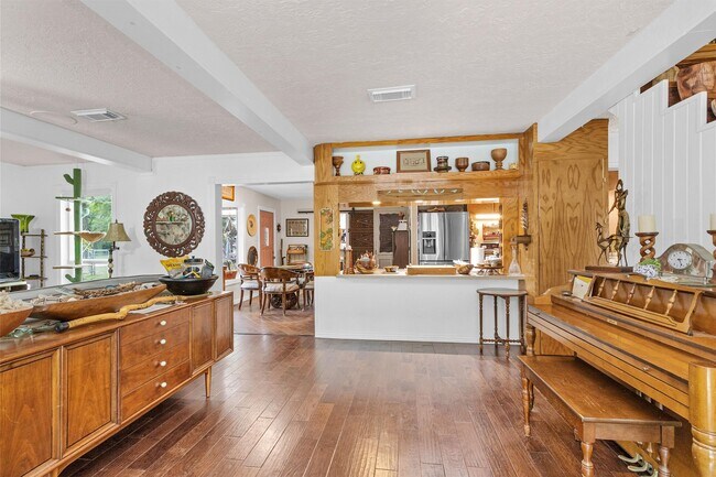 Building Photo - 628 Bullfrog Ln