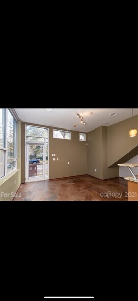 Building Photo - 2068 Euclid Ave
