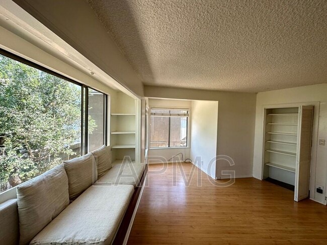 Building Photo - 2434 Echo Park Ave