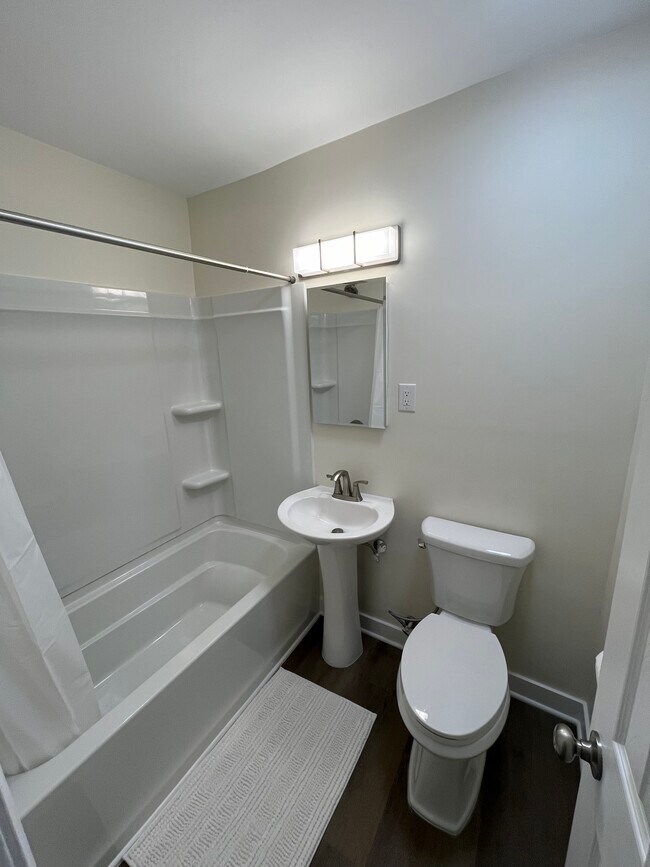 Building Photo - 609 NW Fieldcrest Dr