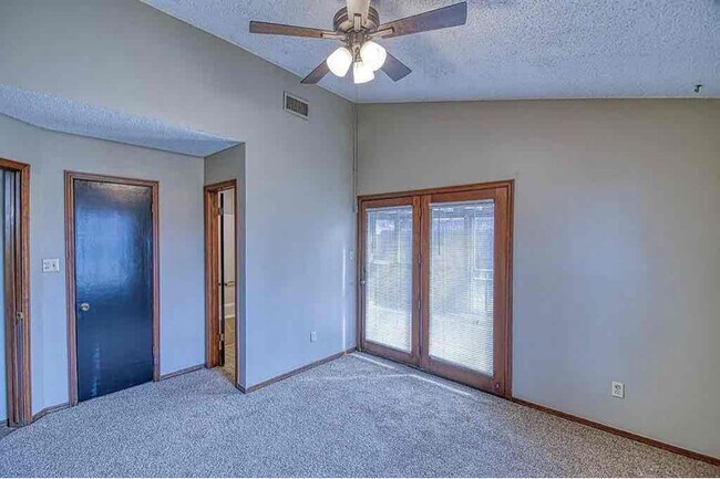 Building Photo - 724 Peregrine Dr