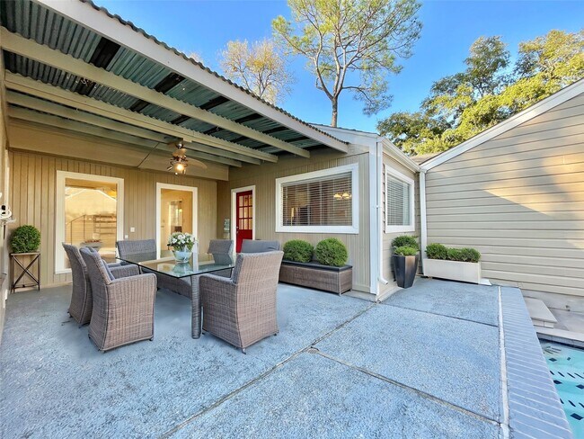 Building Photo - 707 Center Hill Dr