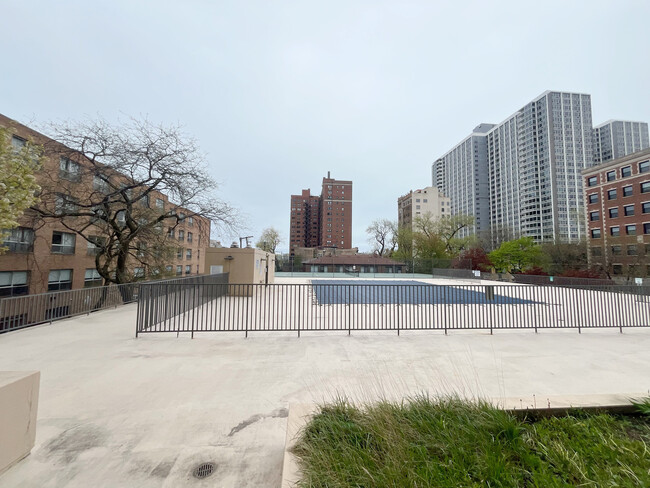 Building Photo - 4343 N Clarendon Ave