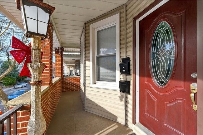 Building Photo - 133 W 28th St