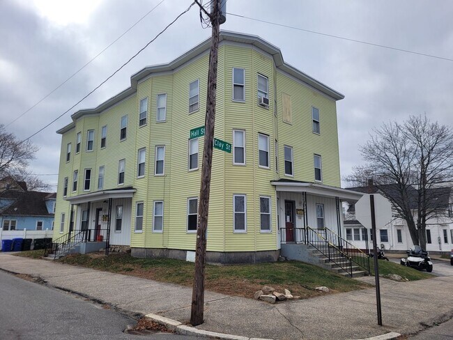 Building Photo - $2350 - 3 Bed / 1 Bath Condominium in Manchester's Somerville Neighborhood with 2 Car Off-Street ...