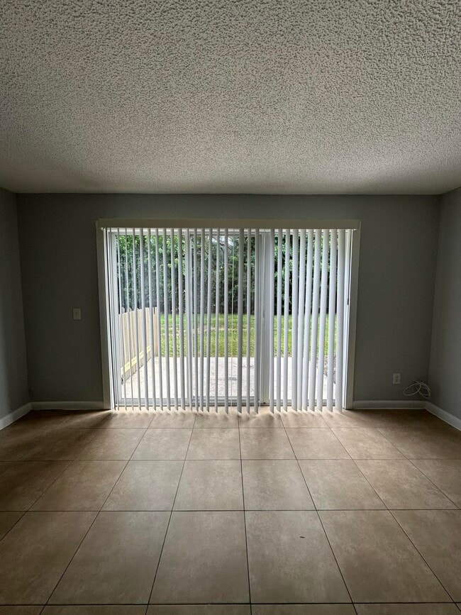 Building Photo - 205 Southland Dr