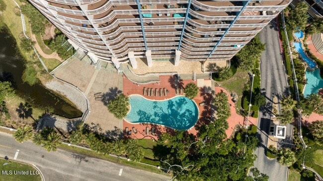 Building Photo - 2228 Beach Dr