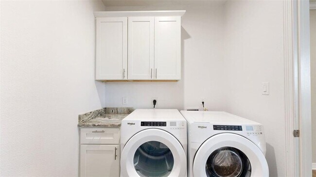 Building Photo - 2139 Big River St