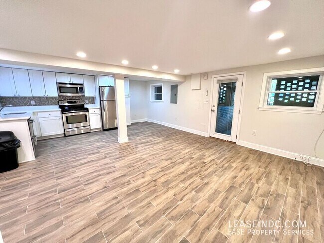 Building Photo - 1211 Park Rd NW