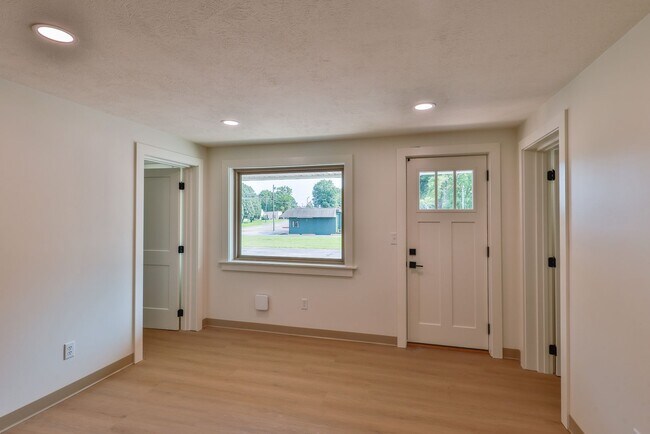 Building Photo - Modern Remodel with Designer Finishes | All Utilities Included