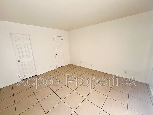 Building Photo - 585 E Cottonwood Rd
