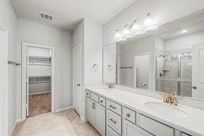 Building Photo - 209 Cambria Green Ln