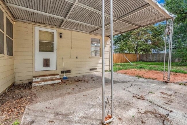 Building Photo - 1116 Kettler St