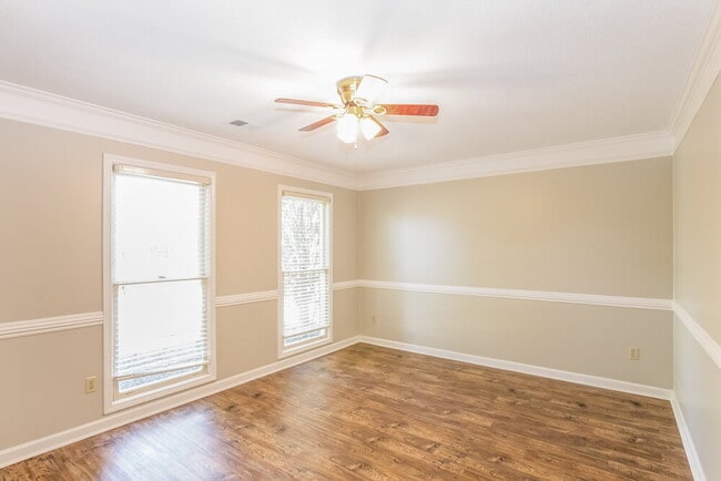 Building Photo - 429 Spruce Glen Dr