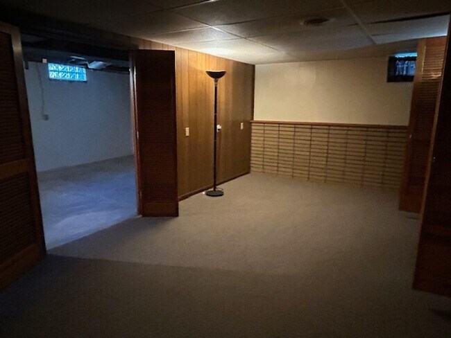 Building Photo - 518-520 Sloan Ave