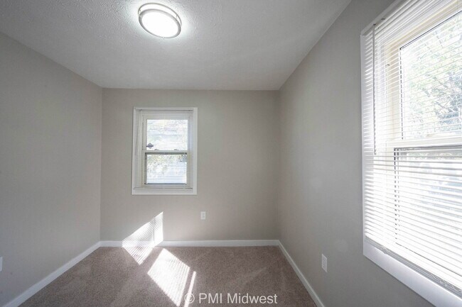 Building Photo - "Charming 3-Bed, 2-Bath Home in Indianapol...