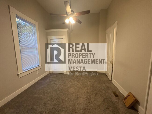 Building Photo - 384 Spring St