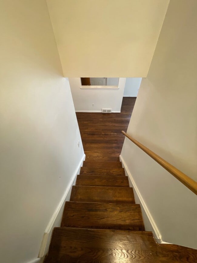 Building Photo - 3-Bedroom Home in Sought-After Cranbrook Village