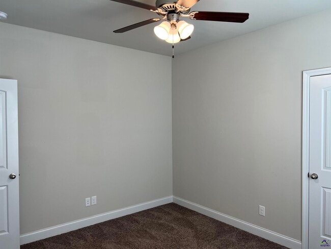 Building Photo - 105 Lacey Oak Ln