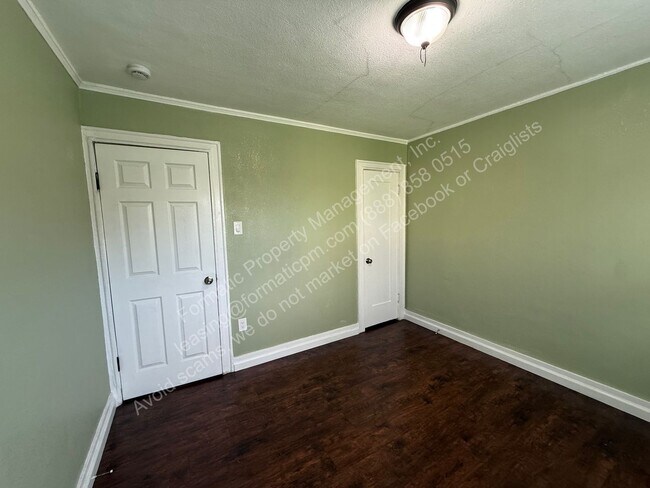 Building Photo - 1478 N Crescent Ave