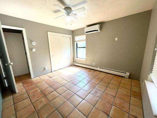 Building Photo - Nob Hill! 2bd/1ba/1CG Gorgeous!