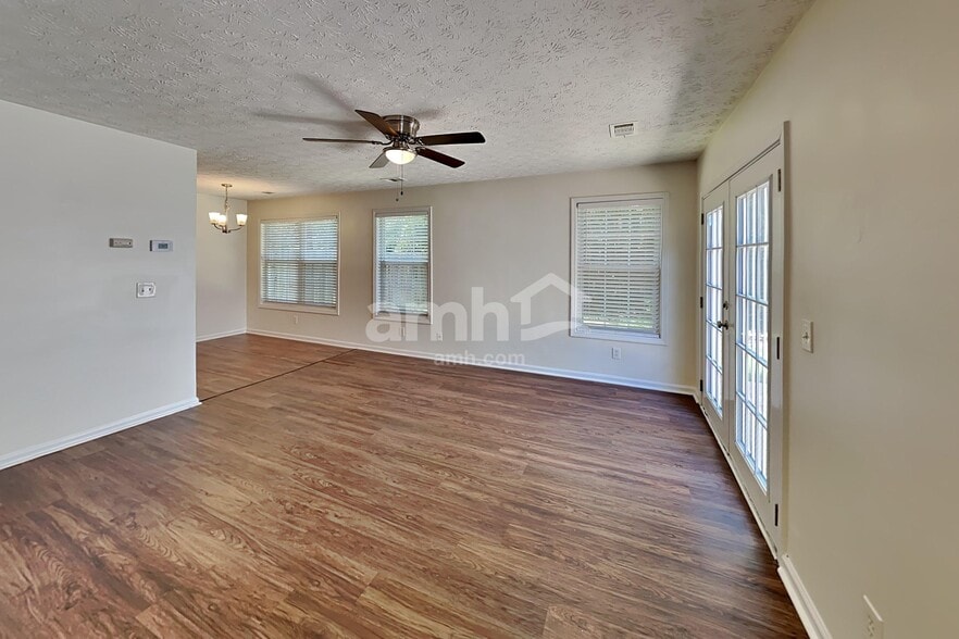 Building Photo - 205 Daventry Way