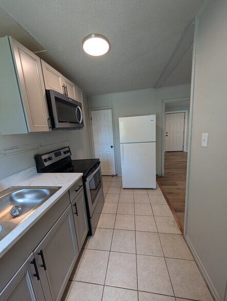 Building Photo - 622 N 12th St