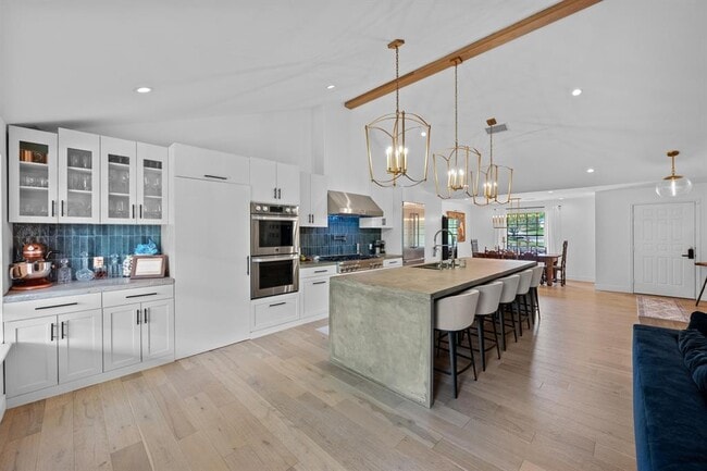 Building Photo - 8307 Spring Valley Dr