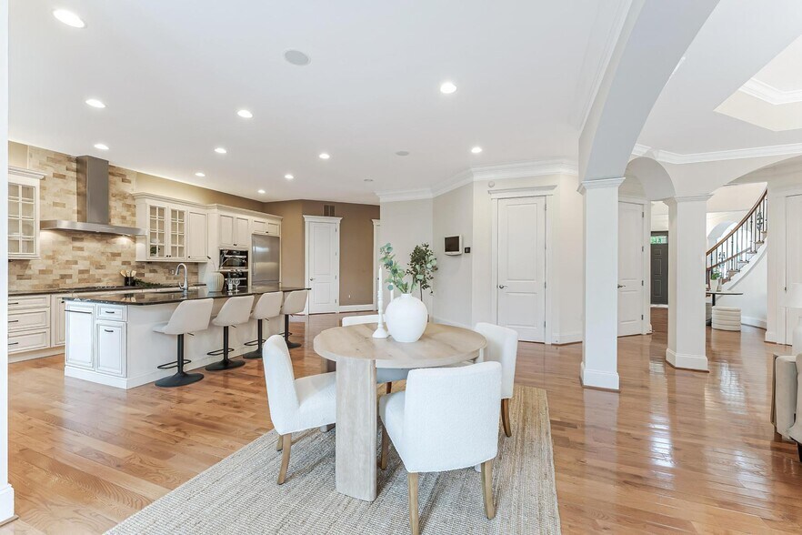 Building Photo - 829 Golden Arrow St