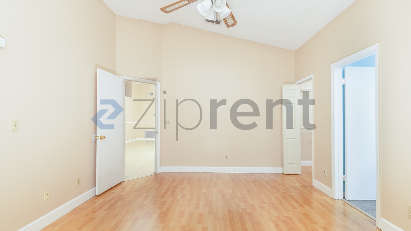 Building Photo - Unit