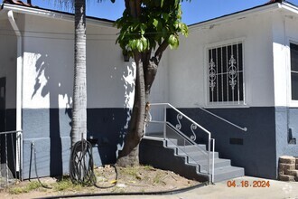 Building Photo - Charming Two-Bedroom, One-Bath Unit – Avai...