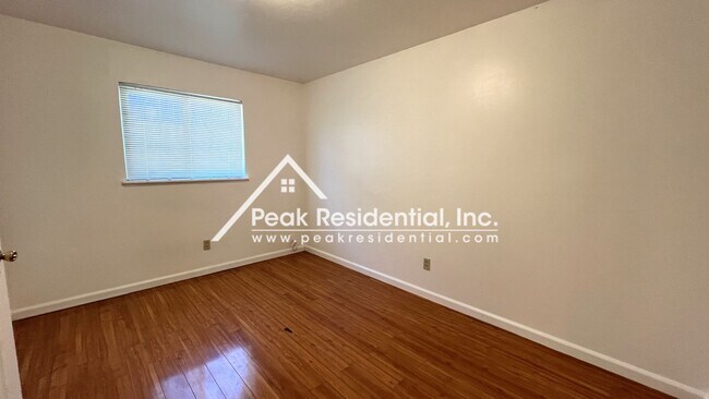 Building Photo - Nice 4bd/3ba House with 2 Car Garage