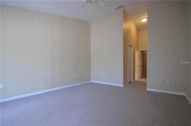 master bedroom - 4210 W Gray Street Unit 1