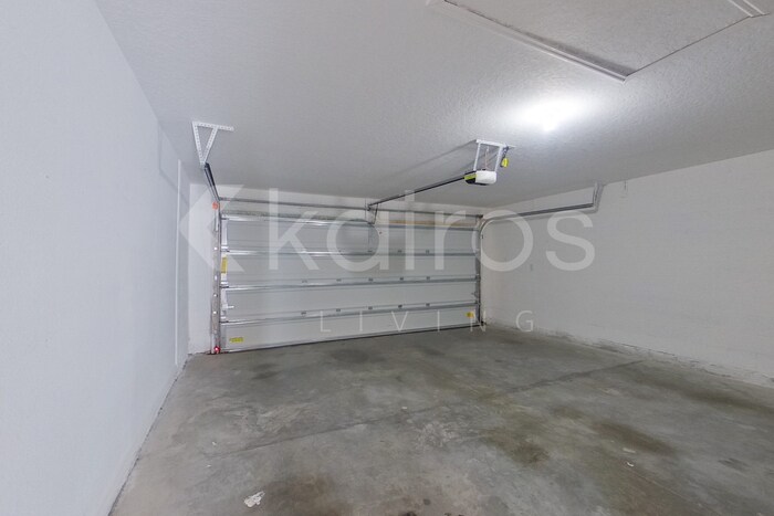 Building Photo - 287 Parkview Dr