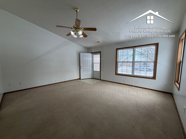 Building Photo - Gates Boulevard 2629–2631 Duplex