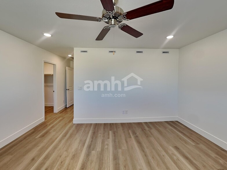 Building Photo - 5734 Las Vegas Crk St